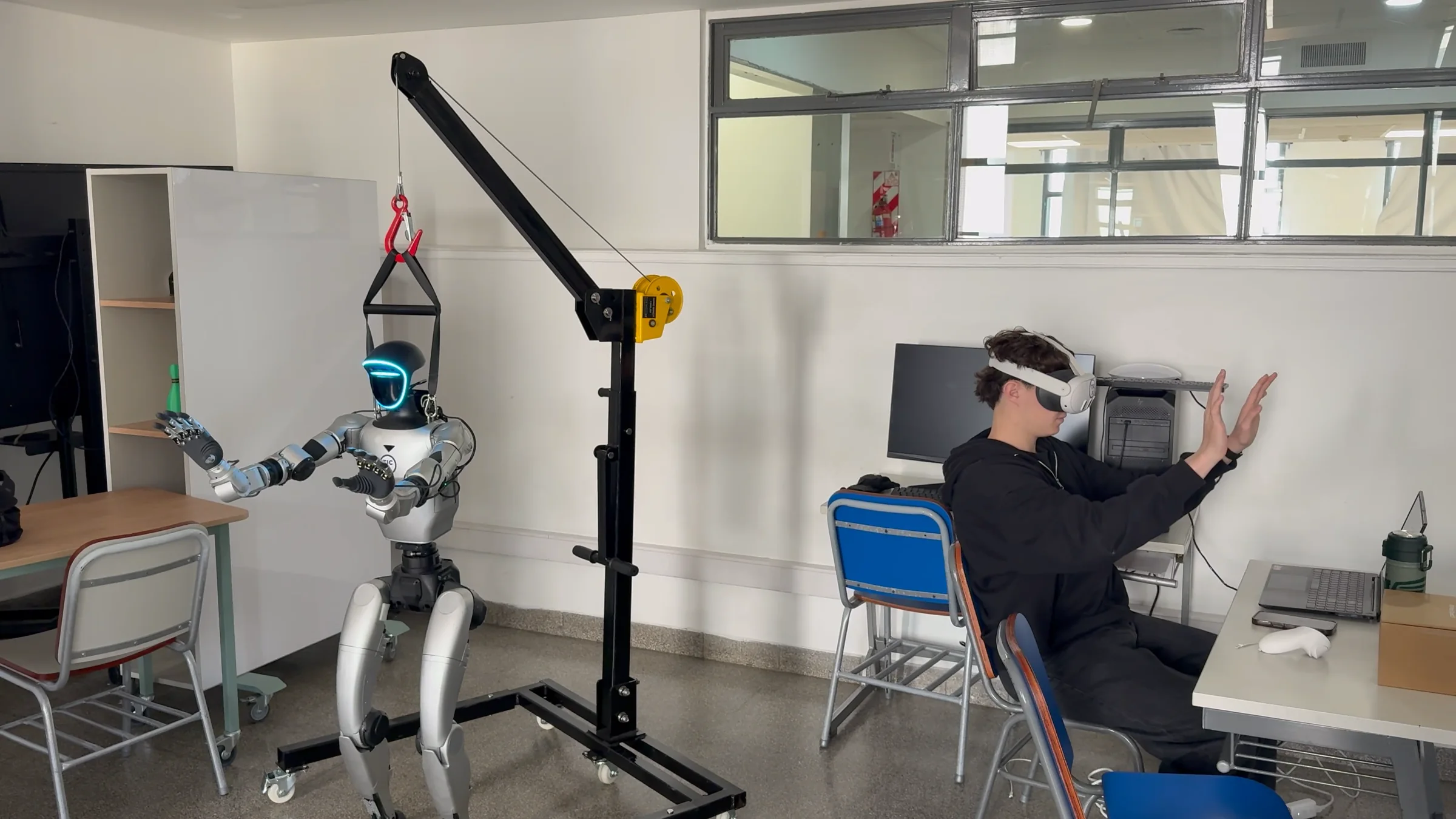 Operator controlling a humanoid robot through a virtual-reality interface